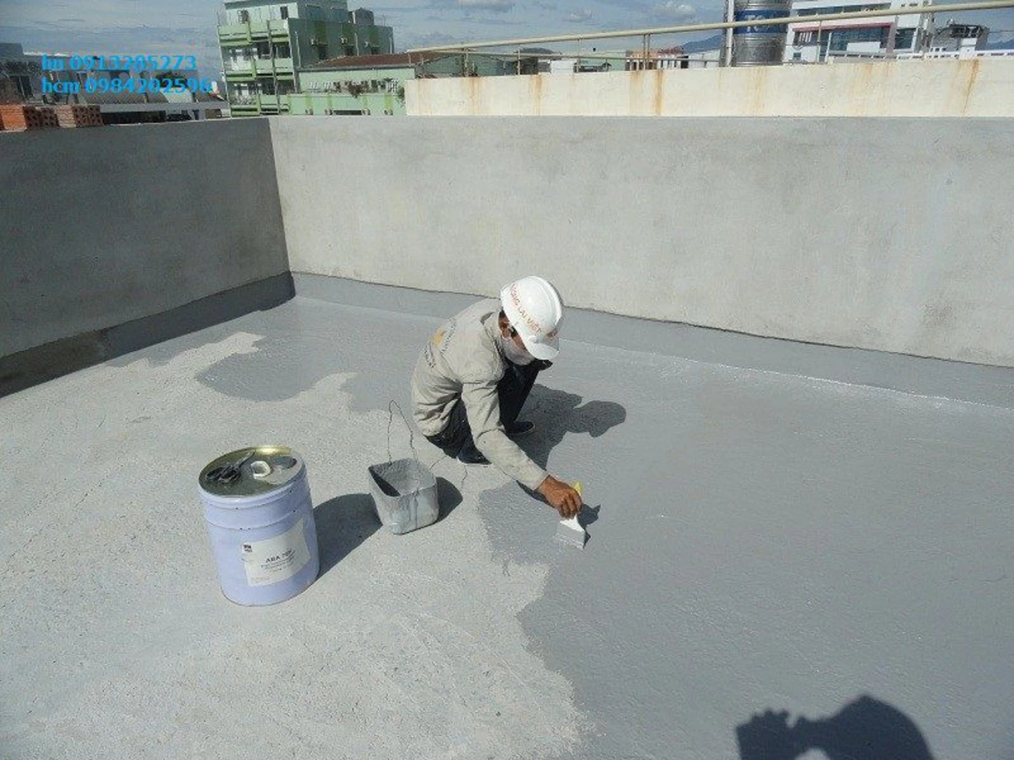 Tạo lớp lót bảo vệ trần bê tông để tăng khả năng chống thấm