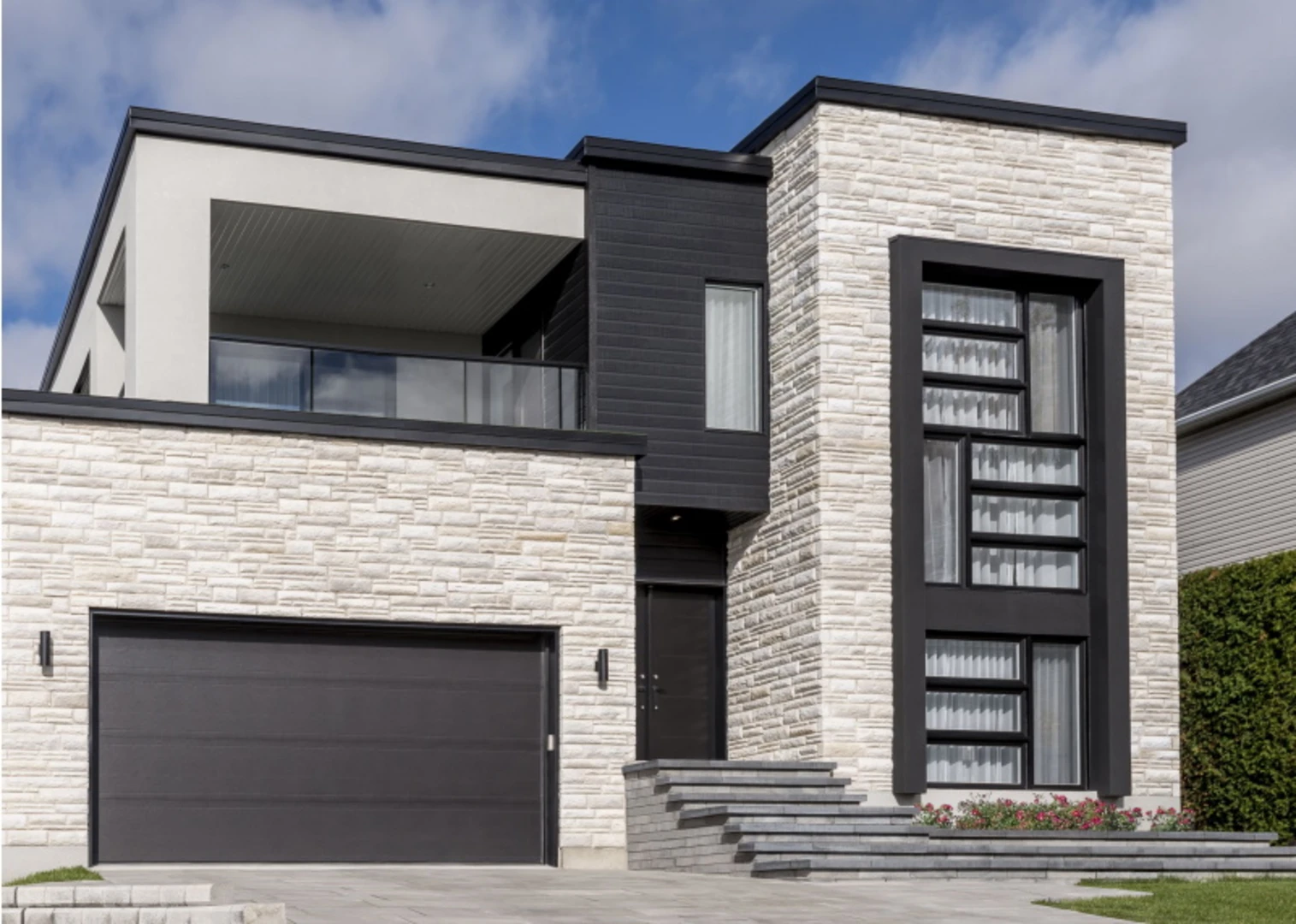 Màu sắc gạch thẻ ốp mặt tiền đóng vai trò quan trọng trong việc định hình phong cách cho ngôi nhà