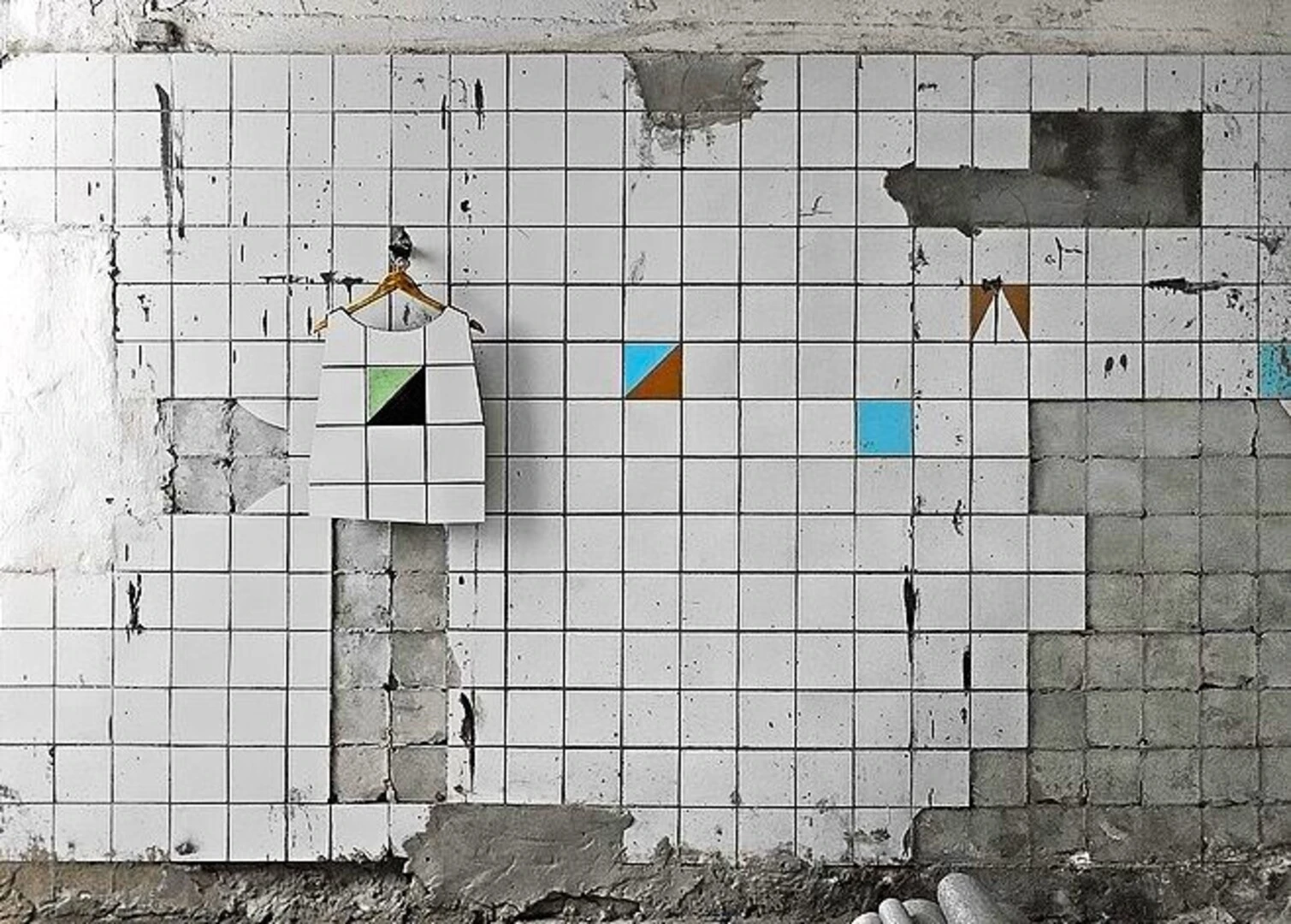 Tại sao gạch ốp nhà vệ sinh ngày nay hay bị bong tróc 