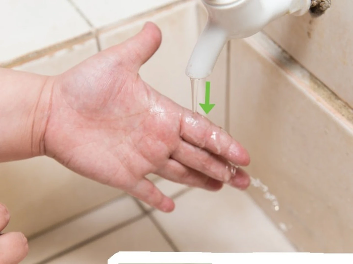 Keo silicon dính trên tay có độc không