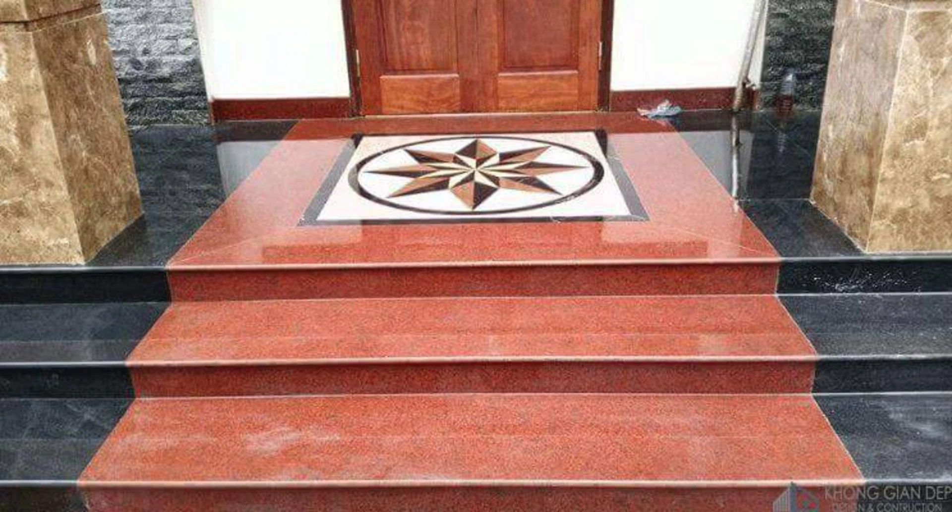 Đá granite màu đỏ Ruby lát bậc thang 