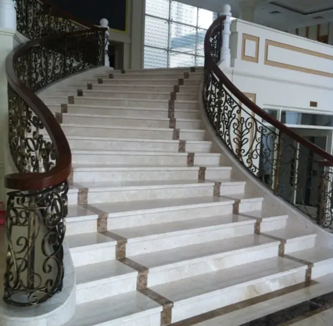 Đá granite ốp lát cầu thang sang trọng