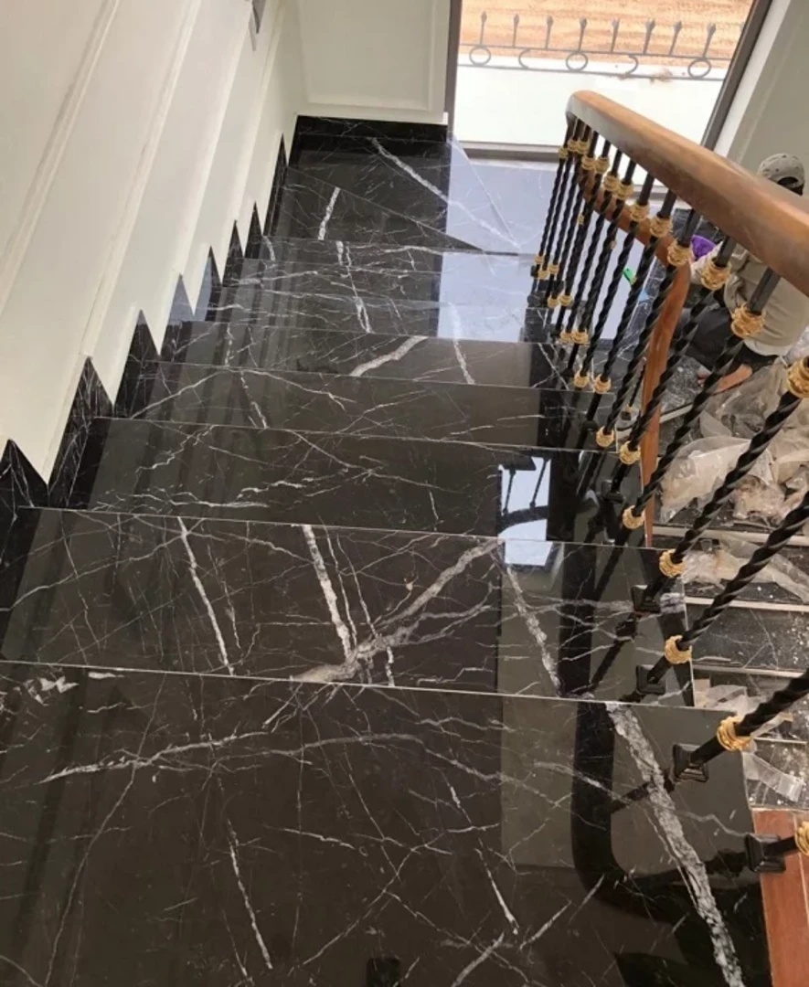 Đá granite đen tia chớp mang đến phong cách hiện đại và sang trọng