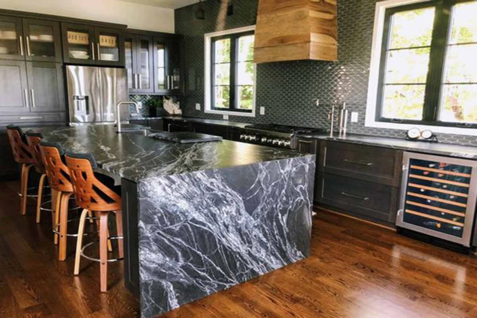 Đá granite đen sa mạc có độ cứng rất cao và độ bóng vượt trội