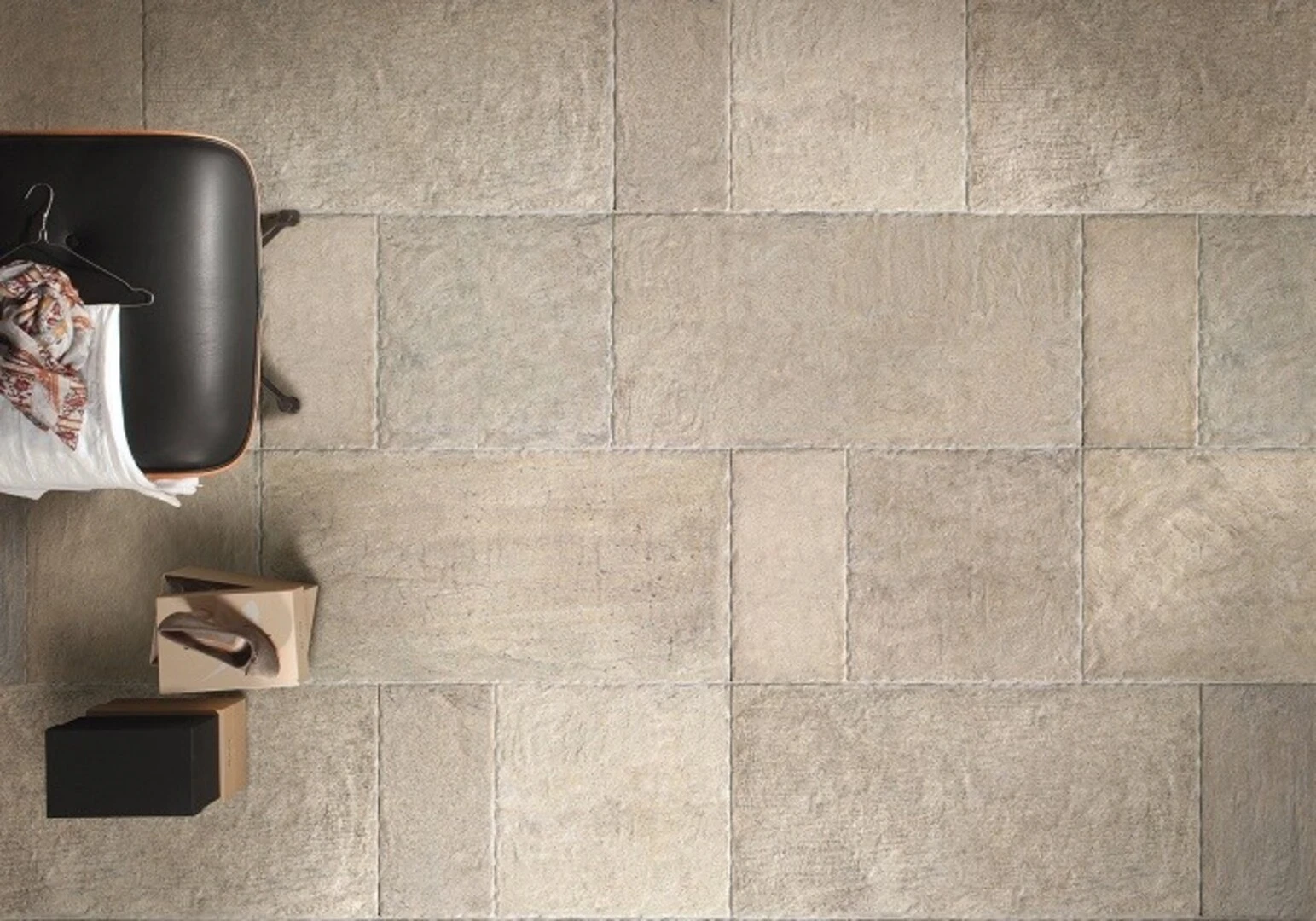 Gạch lát nền phải phù hợp với đặc điểm khu vực