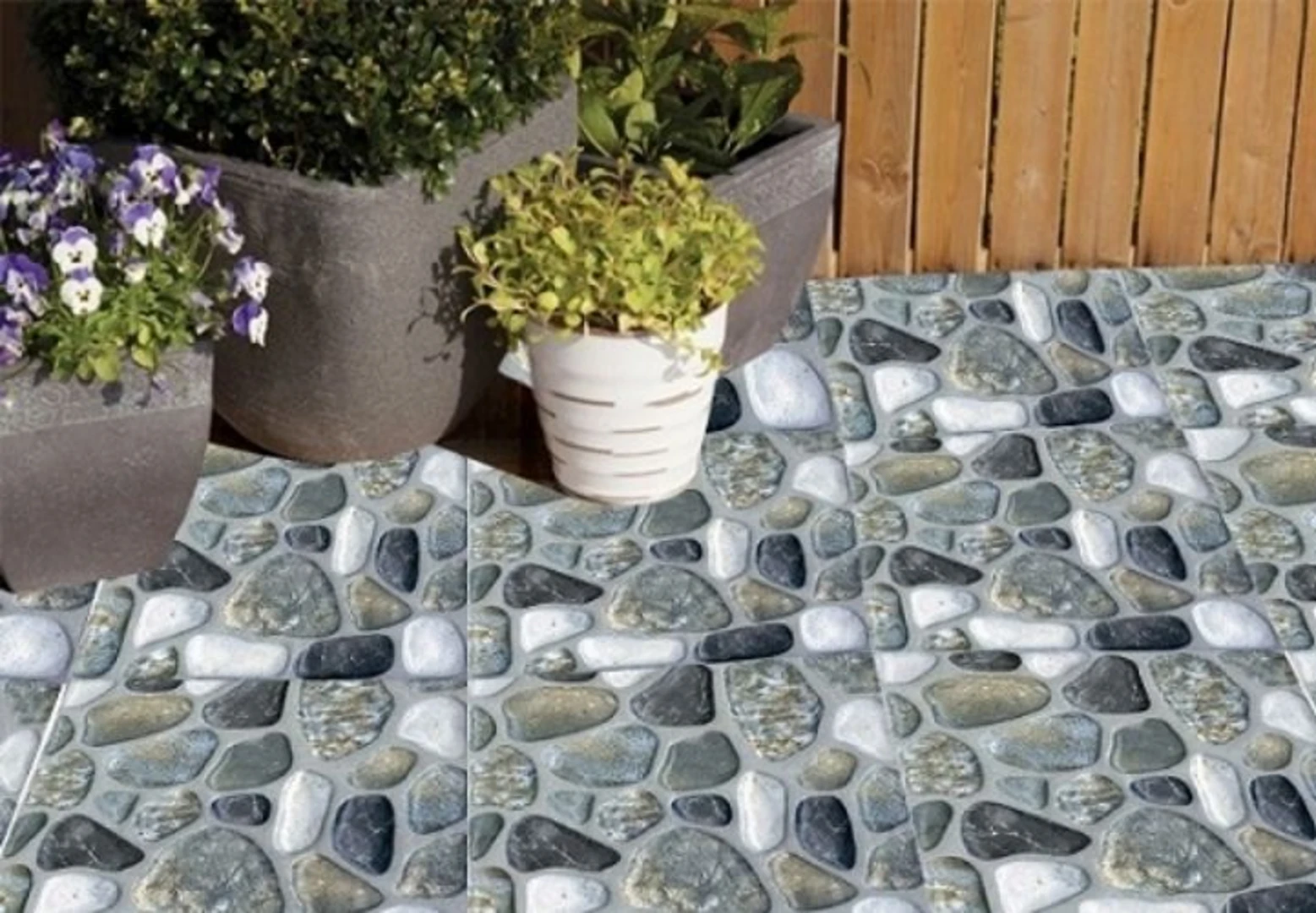 Gạch lát sân hình sỏi chống trượt hài hòa (Nguồn: sưu tầm) Gạch lát sân hình sỏi chống trượt hài hòa