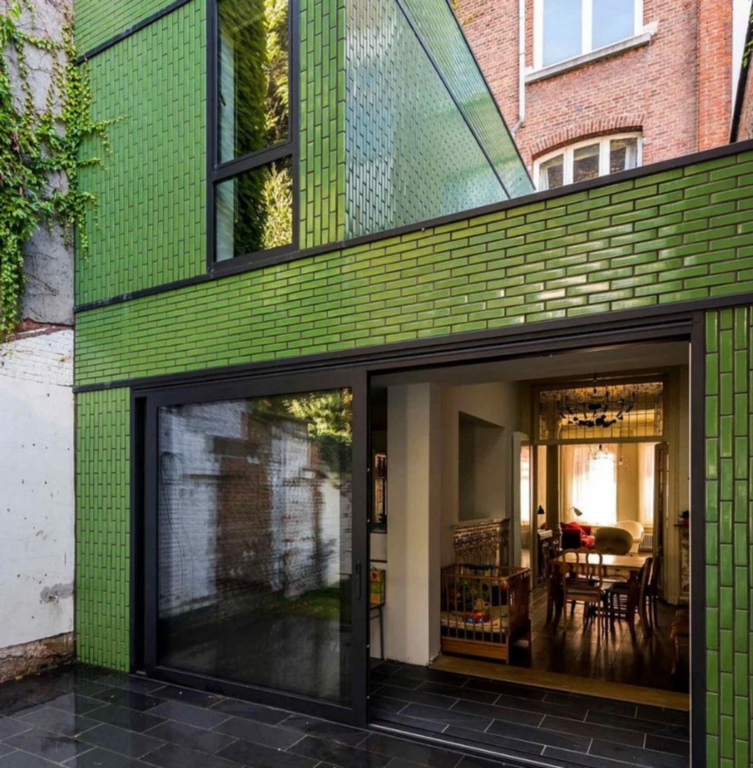 Gạch ốp mặt tiền ceramic thể hiện phong cách cổ điển