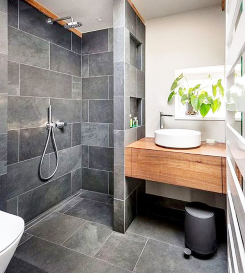 Mẫu gạch ốp nhà vệ sinh đẹp, kết hợp với những vật dụng trang trí đơn giản tạo nên không gian tinh tế