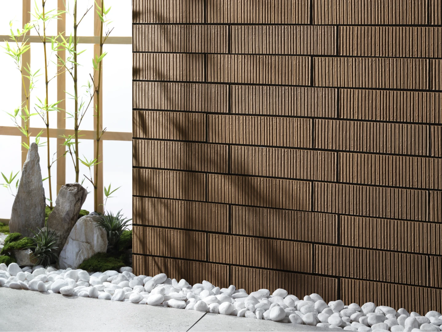 Gạch ốp tường ngoài trời Inax bền bỉ trước thời tiết khắc nghiệt