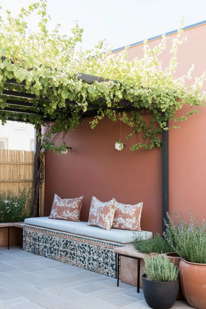 Gạch ốp tường ngoài trời trang trí giúp không gian độc đáo