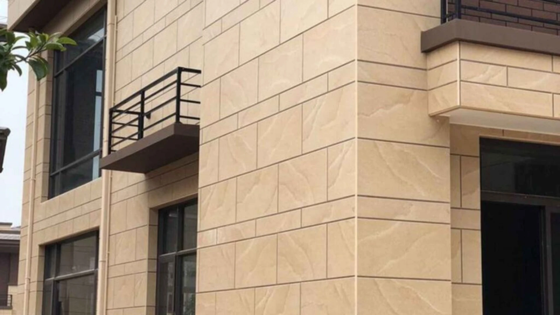 Gạch ốp tường ngoài trời có độ bền cực tốt