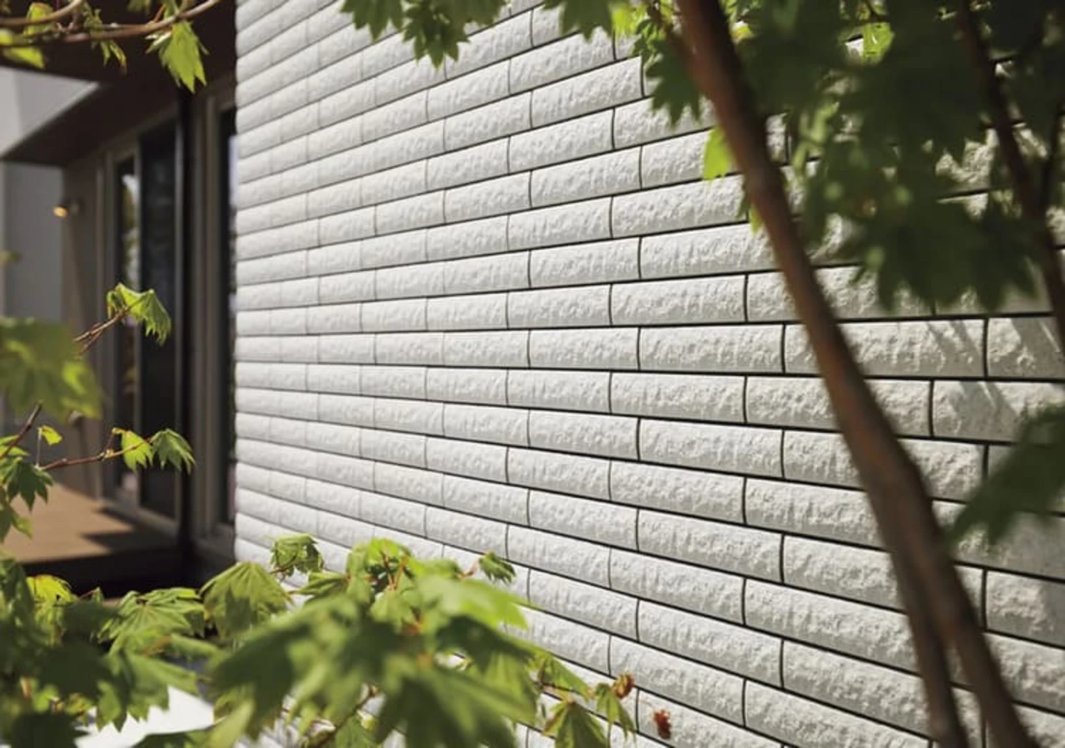 Gạch ốp tường ngoài trời Inax với đa dạng mẫu mã