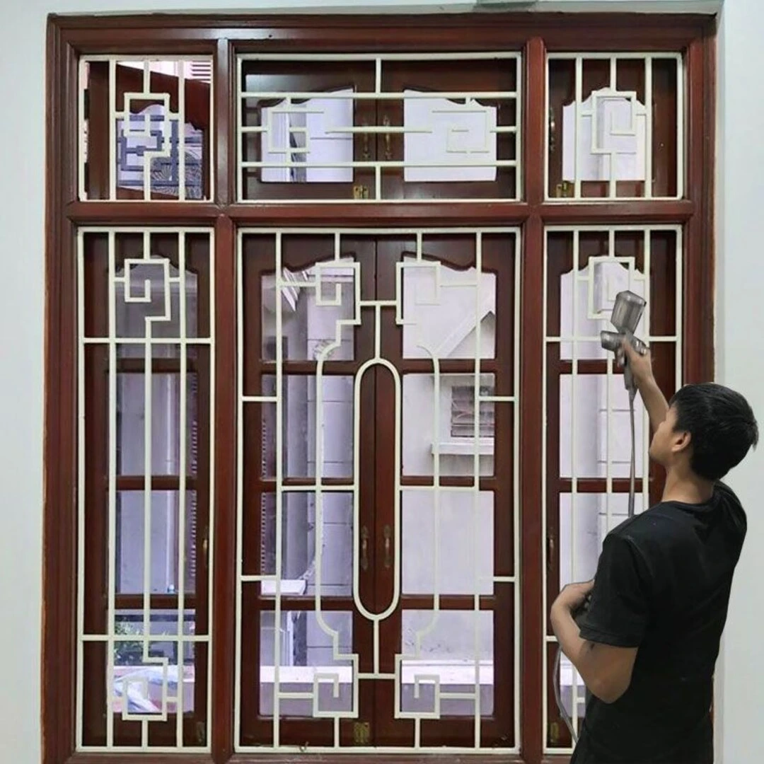 Cải tạo nhà đón tết bằng cách sơn sửa hệ thống cửa sổ, cửa ra vào