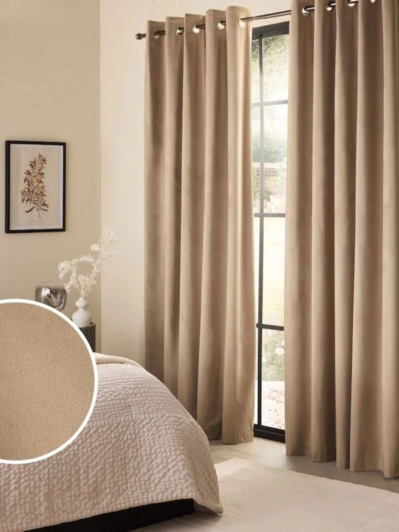 Thay mới hoặc giặt màn, rèm cửa sạch sẽ