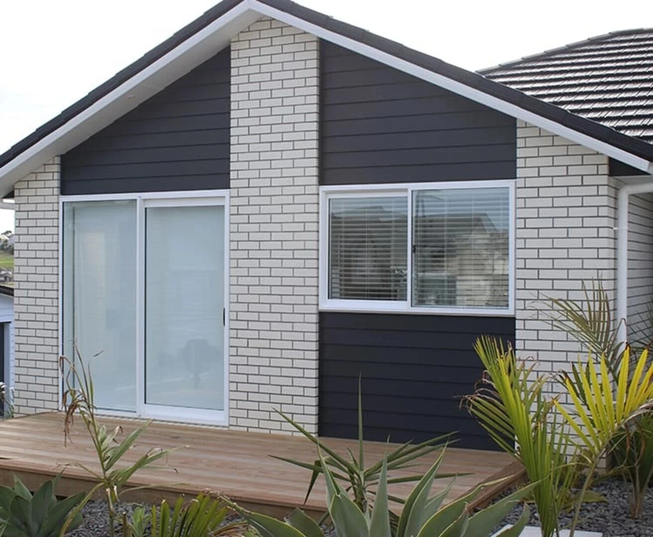 Gạch thẻ ốp tường ngoài trời