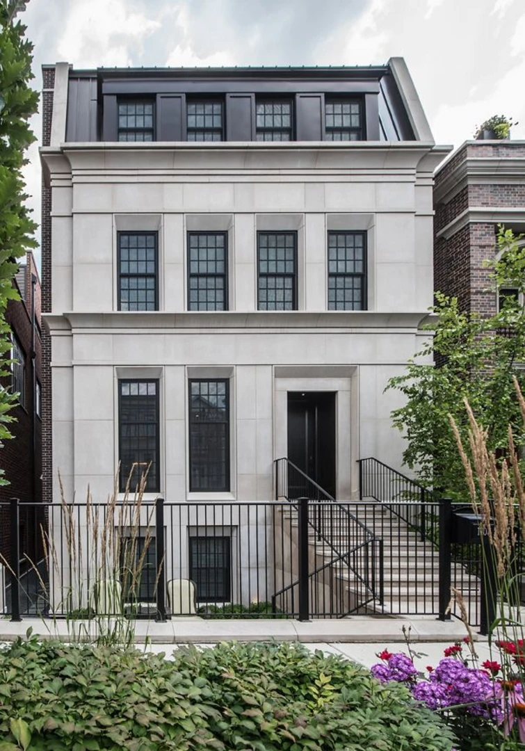 Nhà phố tân cổ điển mái Mansard mang đến tổng thể cân đối, đẳng cấp