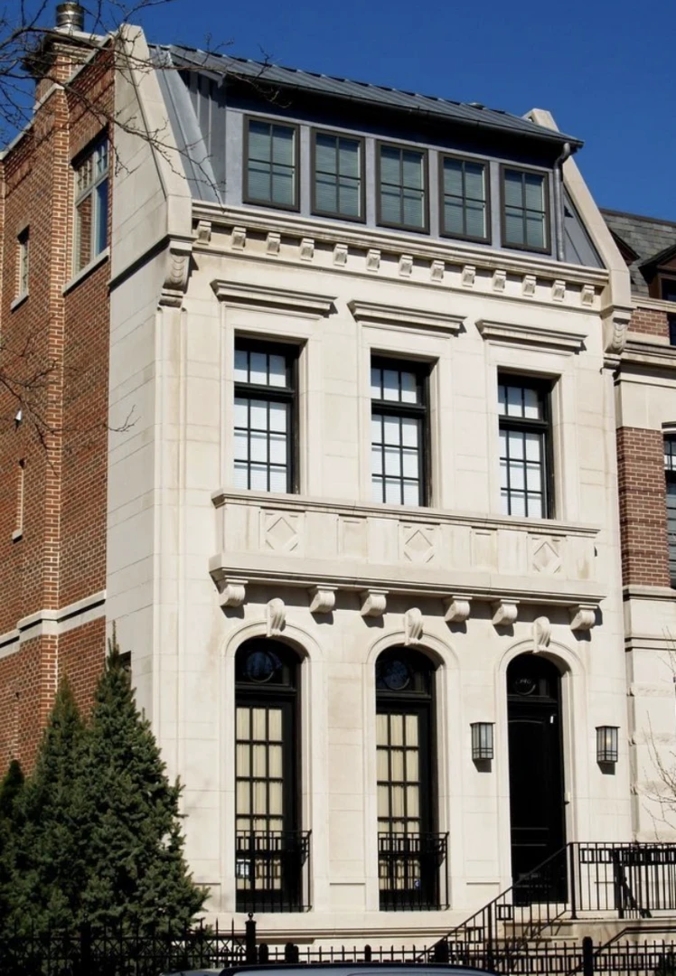 Mẫu nhà phố tân cổ điển mặt tiền tạo cảm giác bề thế