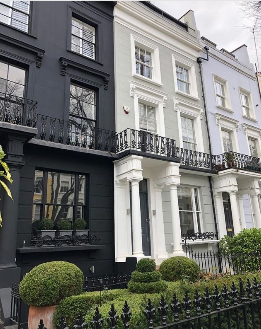 Nhà phố tân cổ điển có màu sắc trung tính