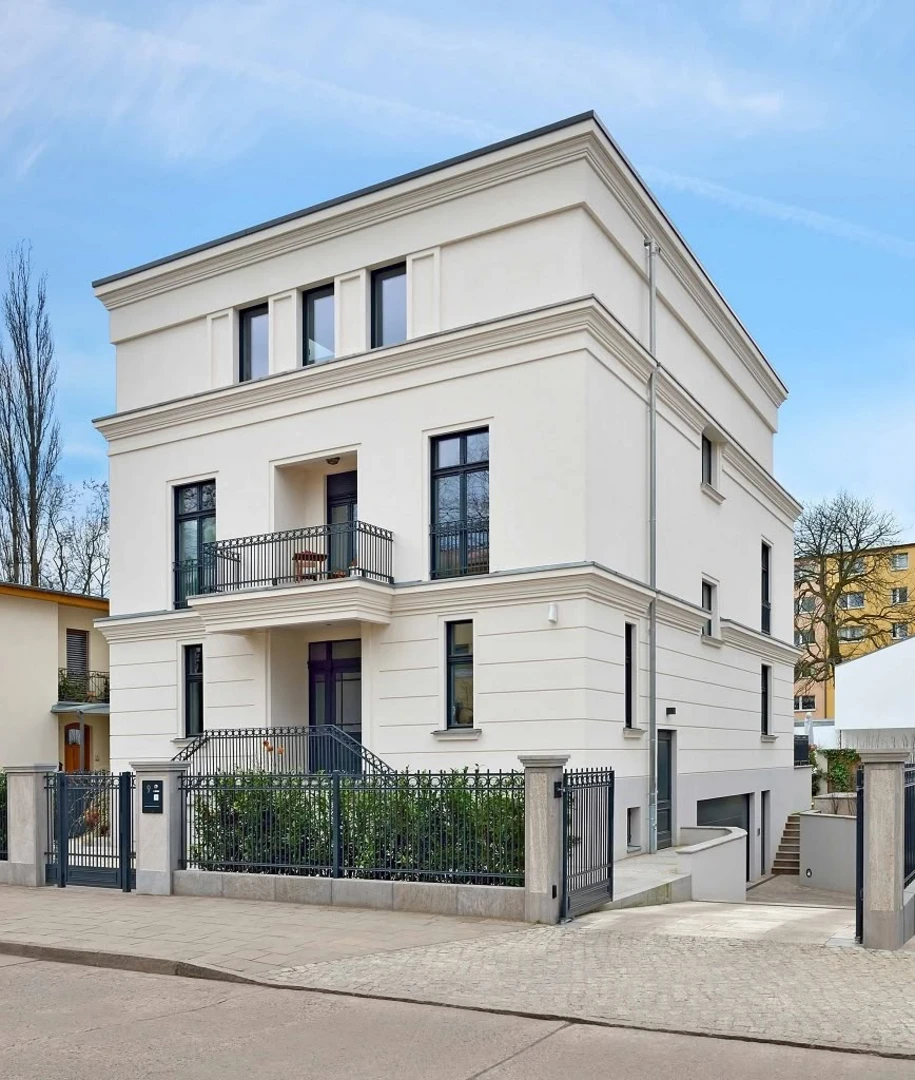 Mẫu nhà phố tân cổ điển mặt tiền toát lên vẻ đẳng cấp