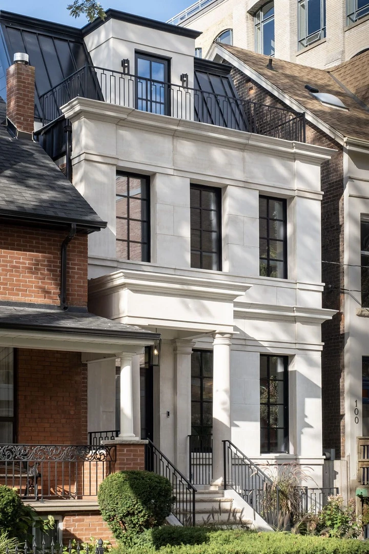 Mẫu nhà phố tân cổ điển mặt tiền