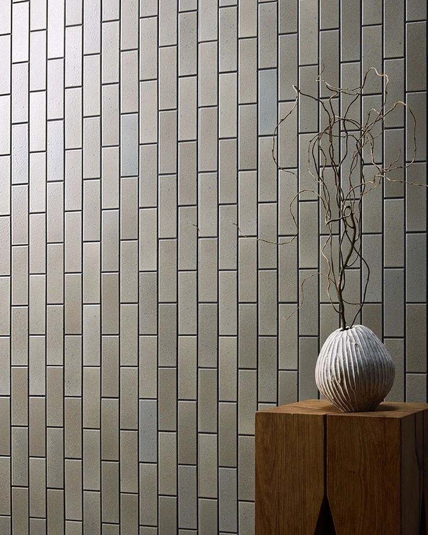 Gạch inax màu xám giúp bề mặt công trình luôn như mới