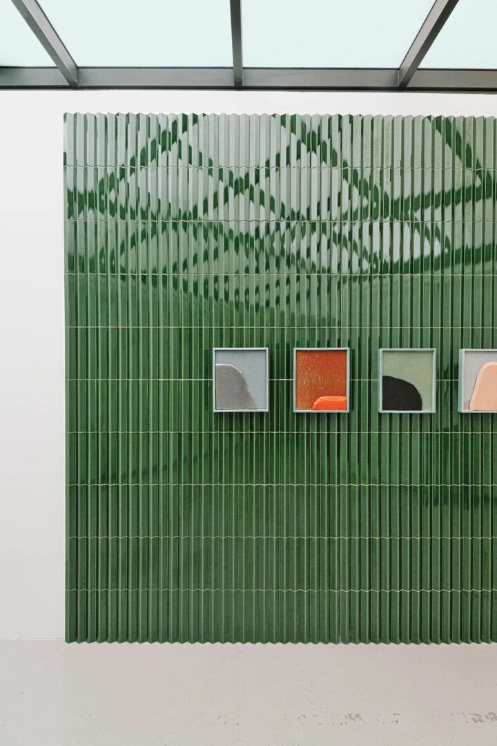 Gạch inax màu xanh đa phần được sử dụng để ốp lát hồ bơi