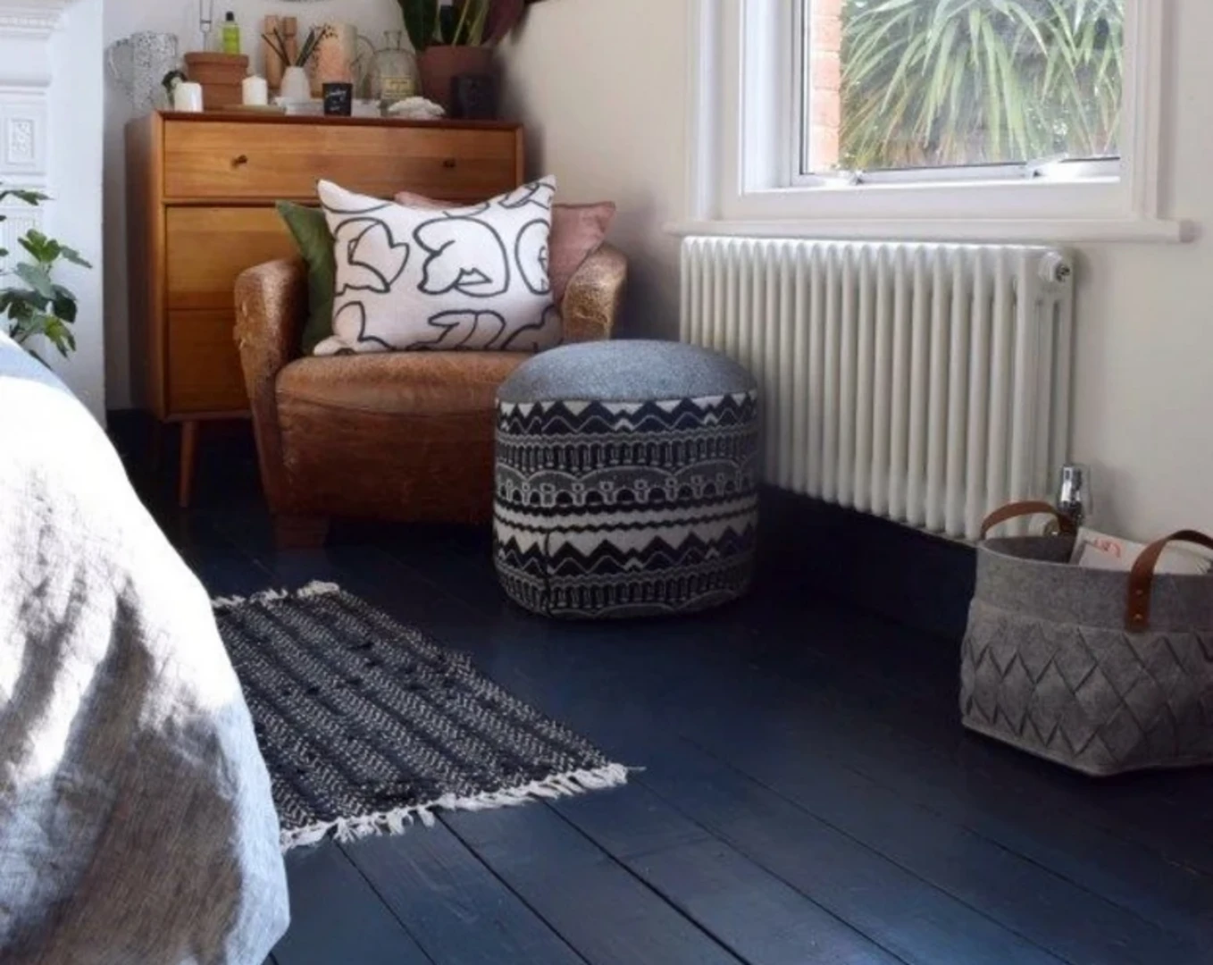 Gạch lát nền màu xanh dương