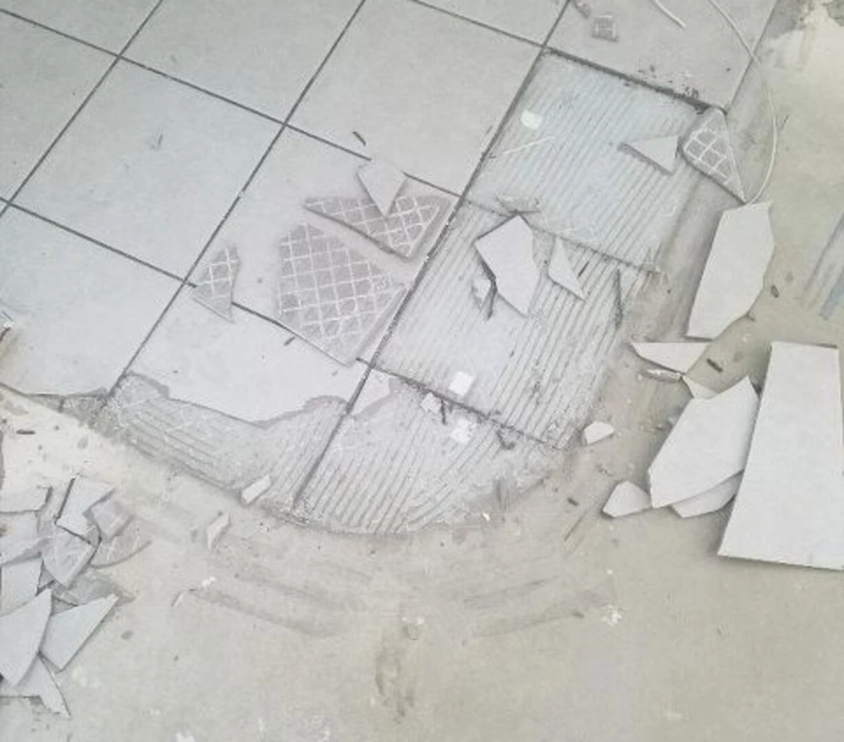 Nguyên nhân gạch men cao cấp bị bong tróc, hư hỏng