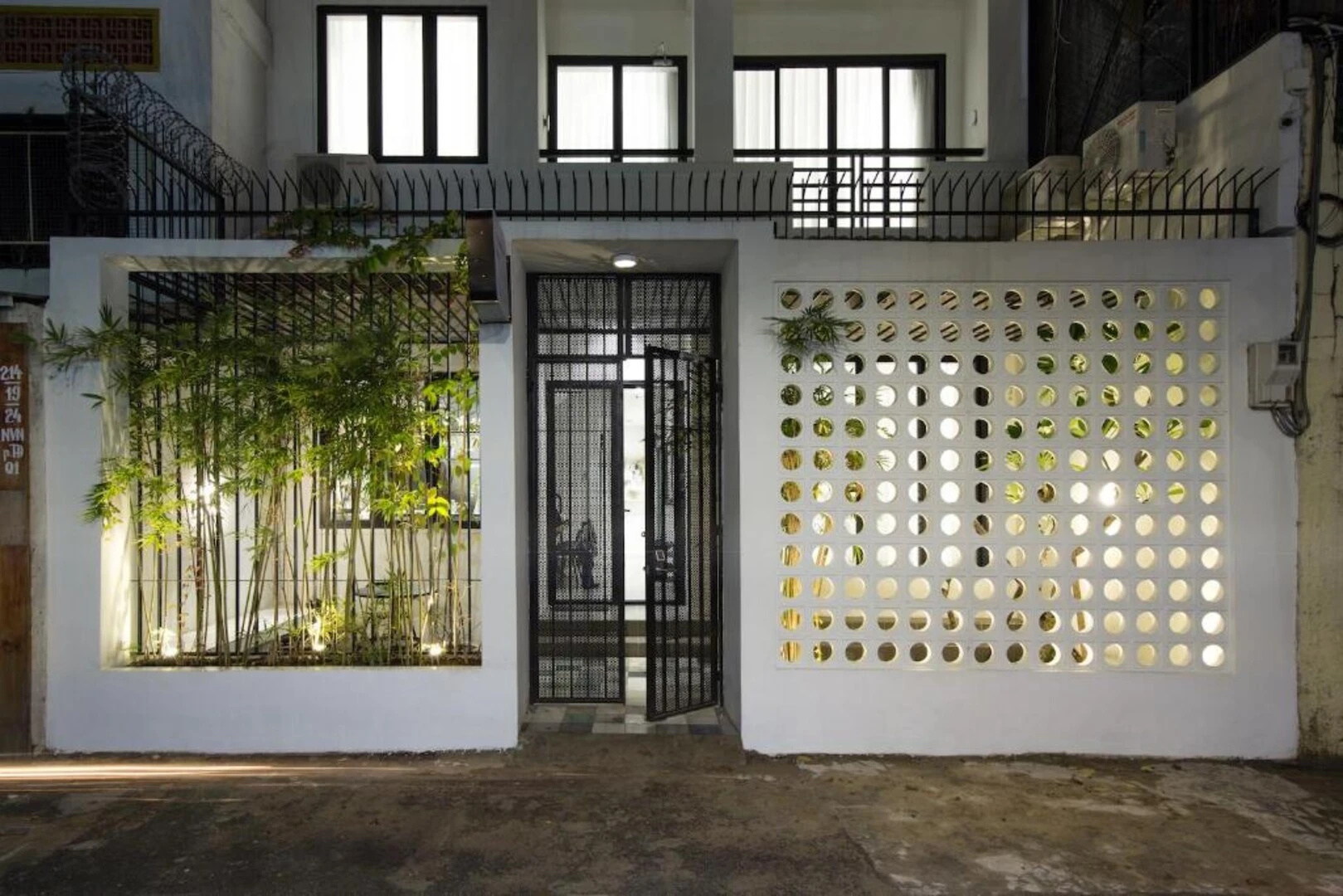 Gạch bông gió ốp cổng 