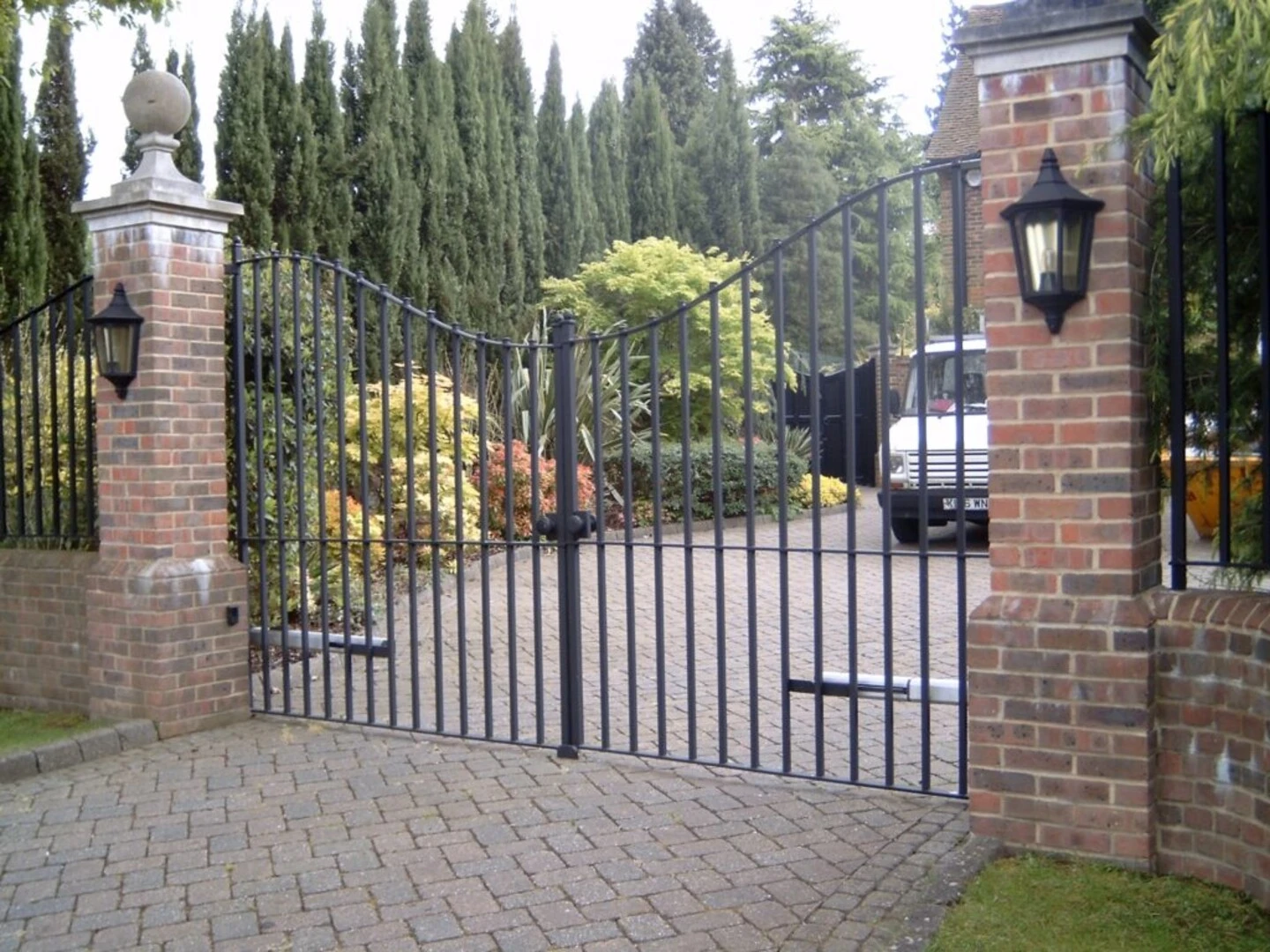 Gạch ốp cổng giả cổ