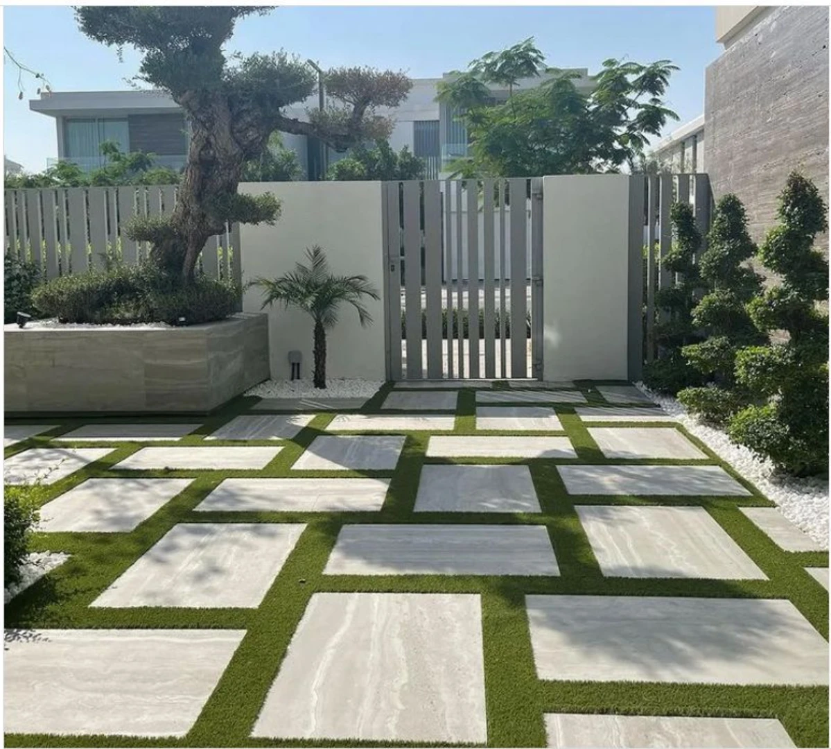 Ưu điểm nổi bật của gạch giả cỏ lát sân vườn