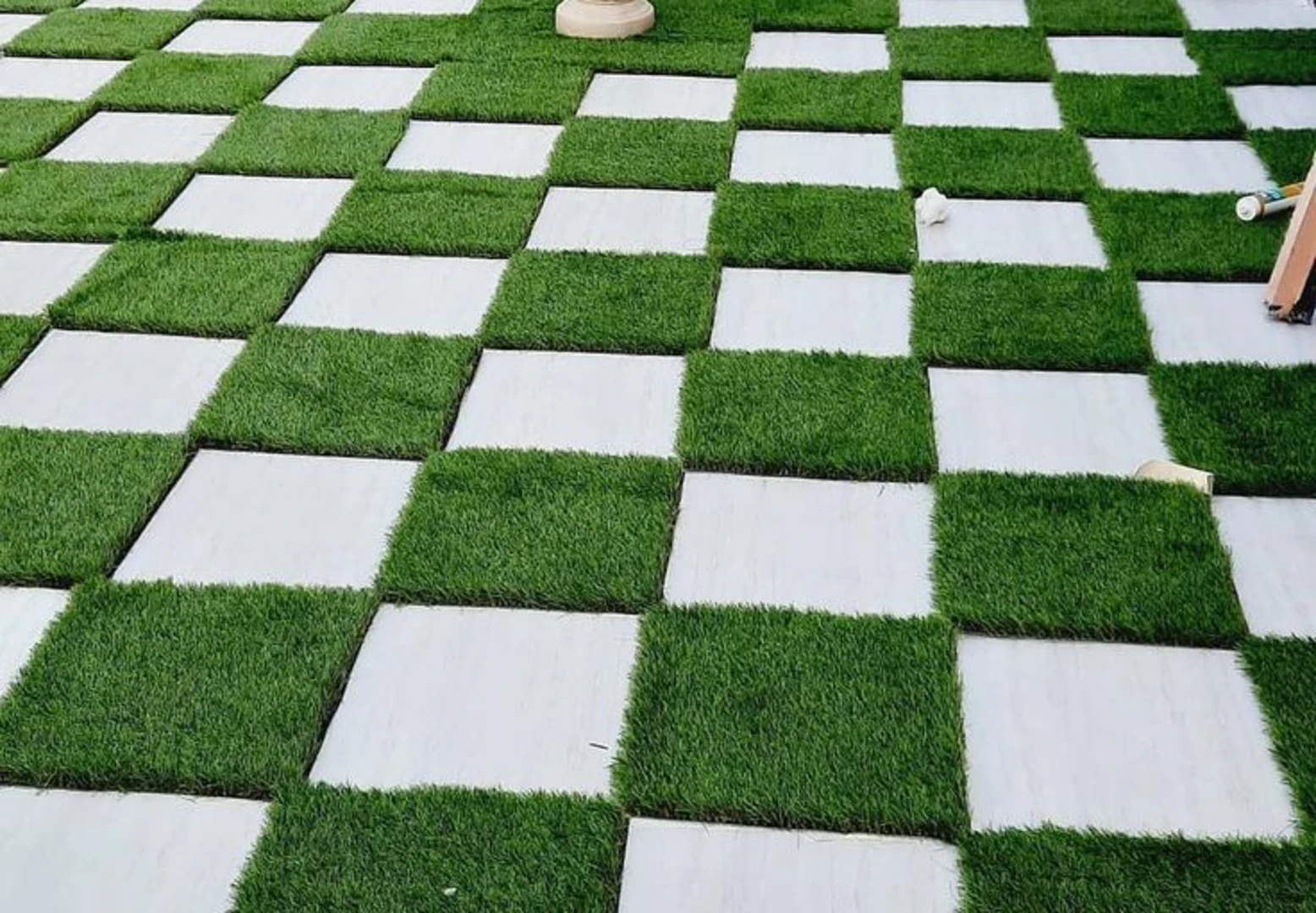 Tiết kiệm chi phí khi lát gạch giả cỏ