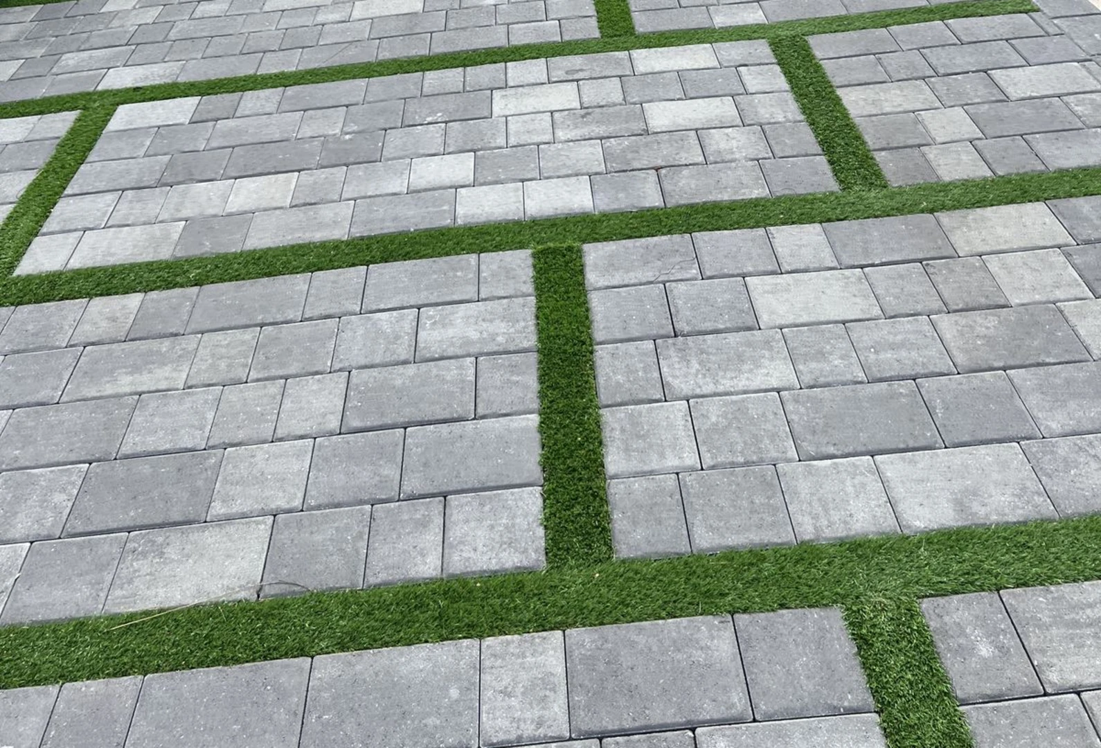 Bảng giá gạch giả cỏ mới nhất trên thị trường