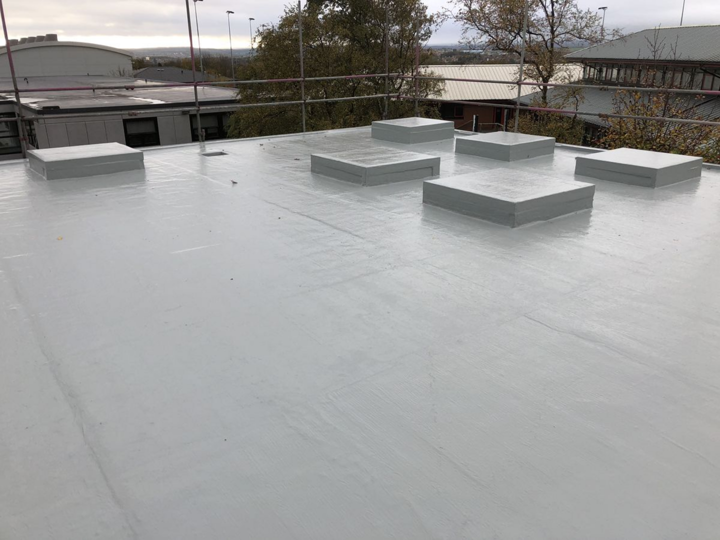 Vì sao keo chống thấm sân thượng, sàn mái được ưa chuộng