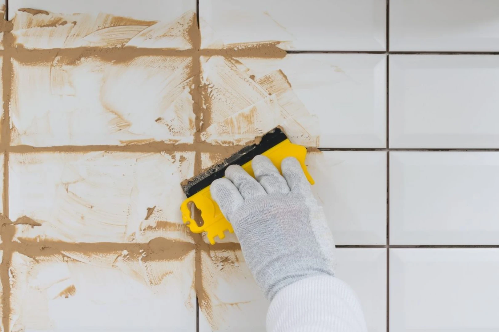 Hướng dẫn cách chống thấm ron gạch chuẩn kỹ thuật, mang lại hiệu quả cao