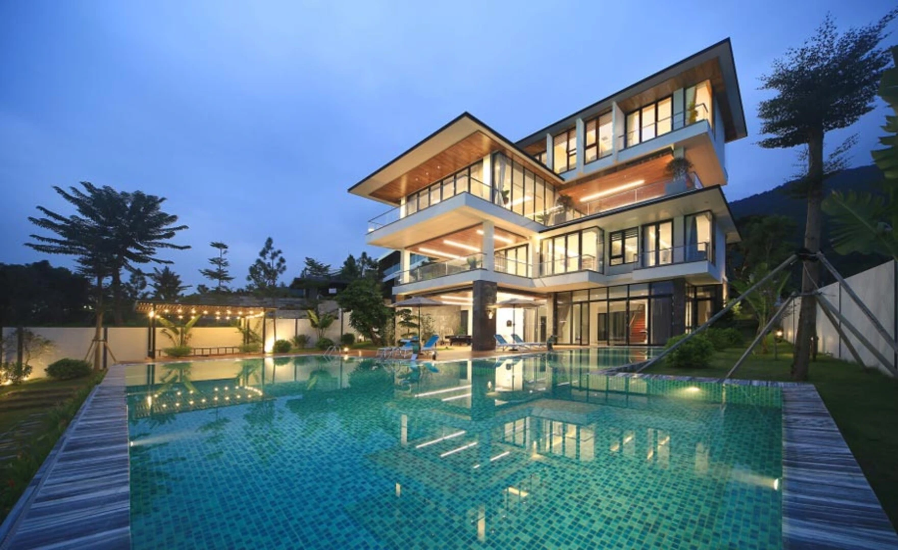 Mẫu biệt thự hiện đại có hồ bơi riêng