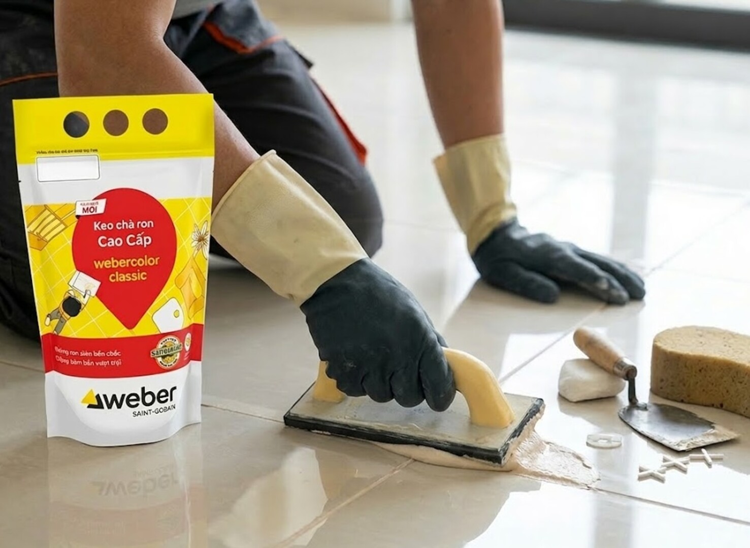 Dùng keo chà ron Weber để bảo vệ đường ron luôn sạch đẹp, bền màu