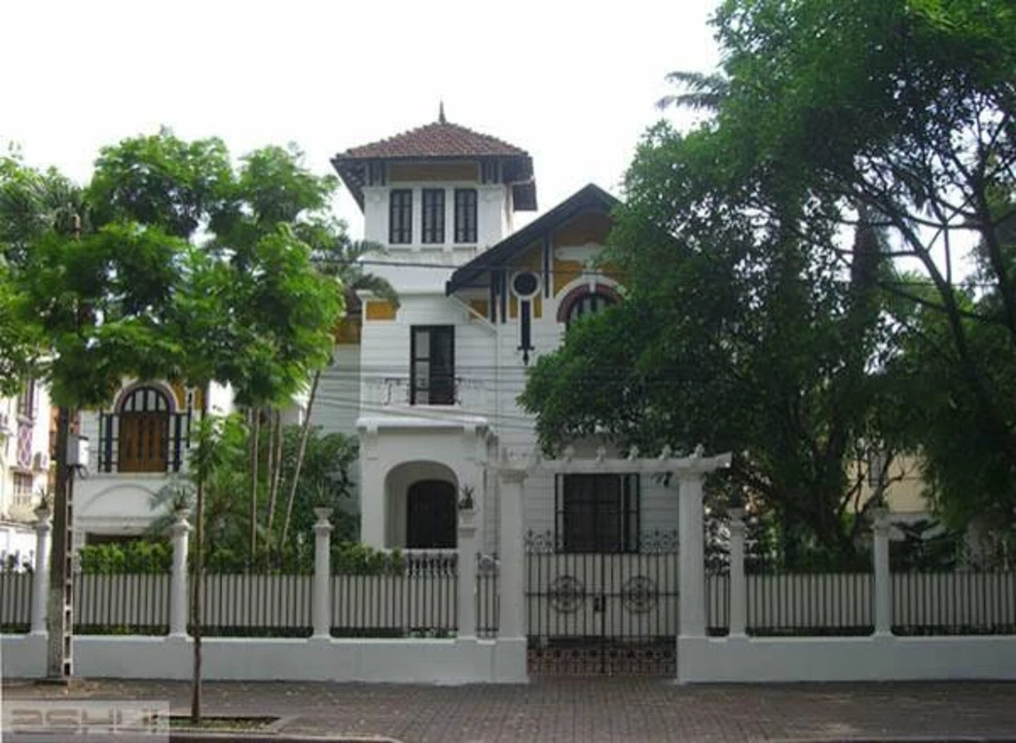 Mẫu biệt thự Pháp trên phố Lê Hồng Phong 