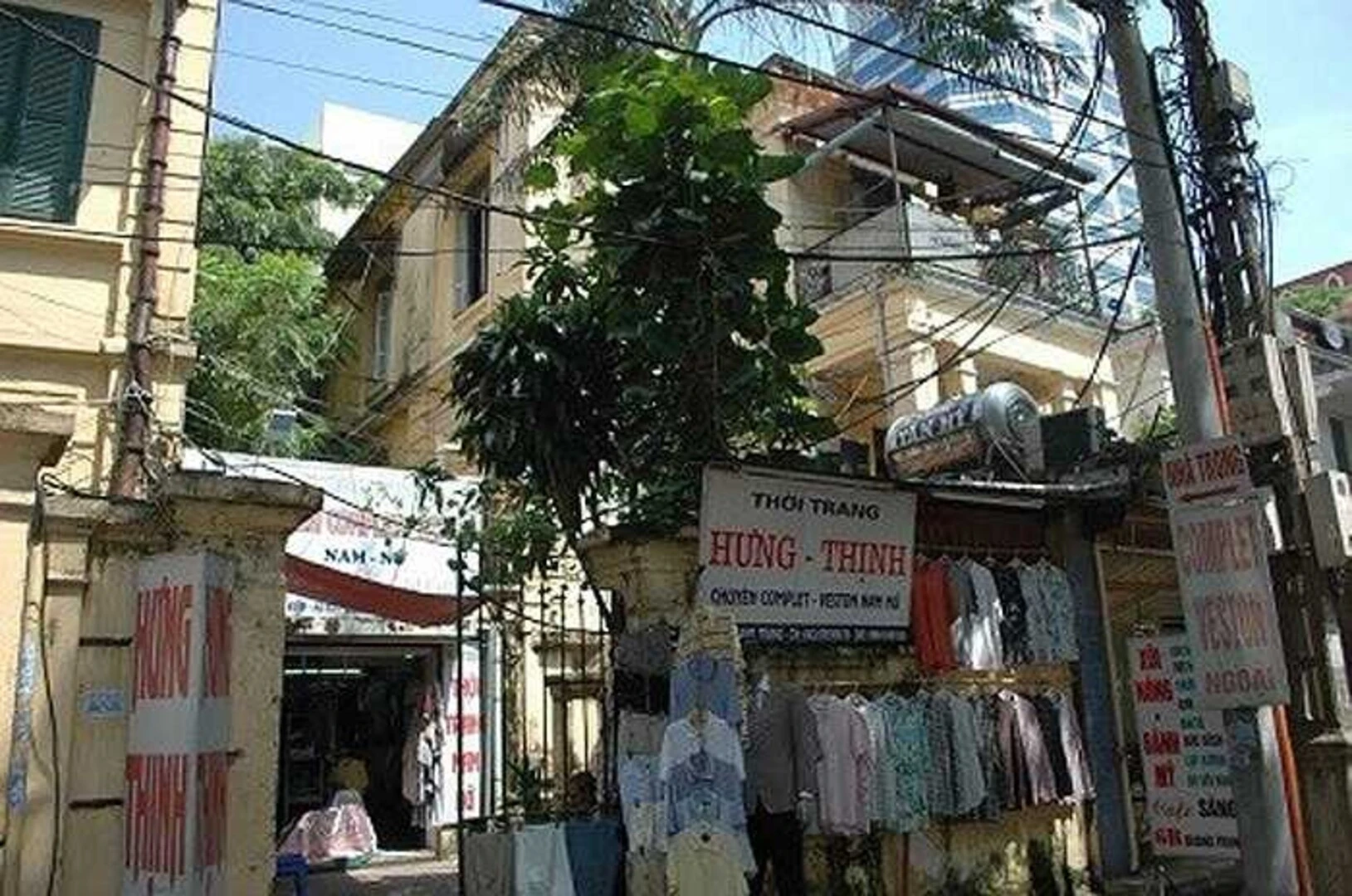 Biệt thự cổ 6B Quang Trung nổi bật với gam màu trắng thanh lịch