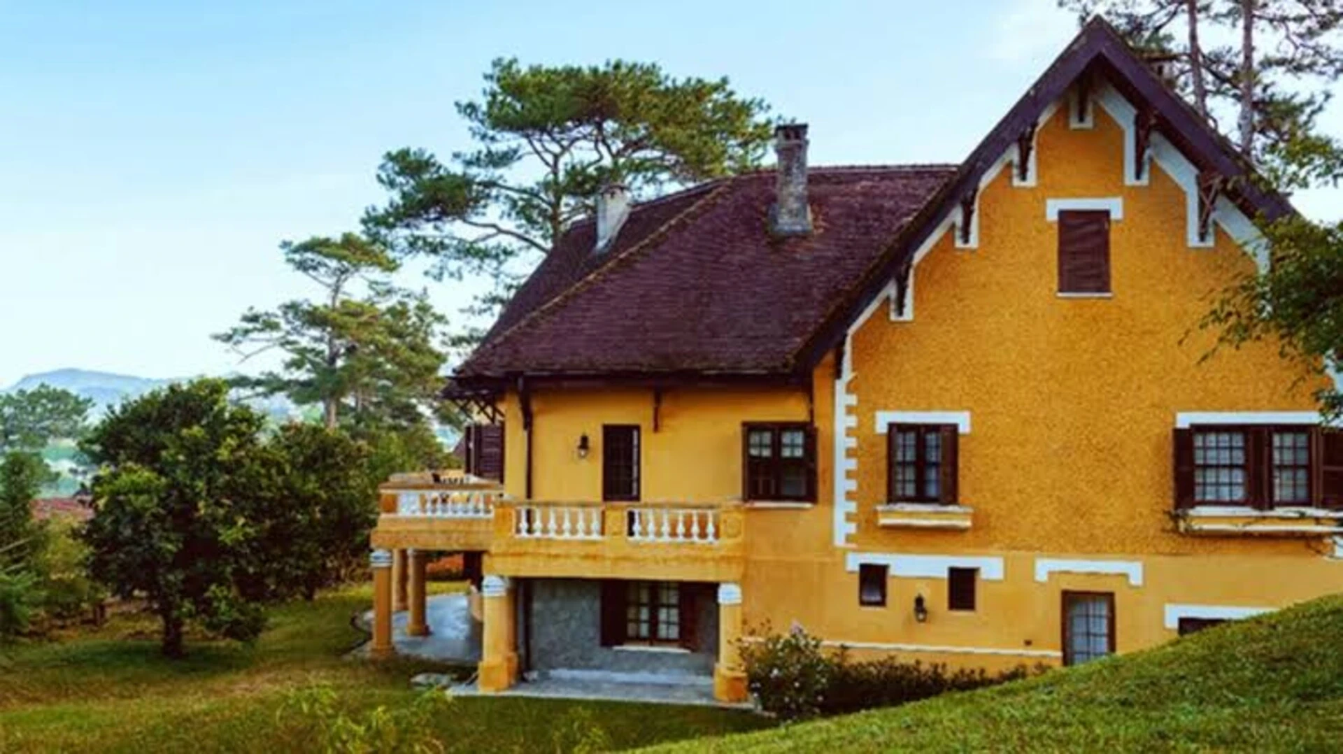 Biệt thự Pháp cổ luôn nổi bật với vẻ đẹp cổ kính
