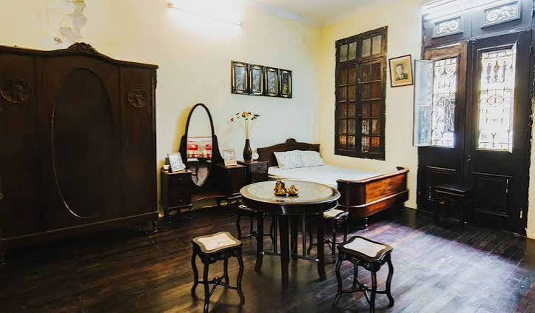 Biệt thự Pháp cổ thường sử dụng nội thất phong cách Tân cổ điển