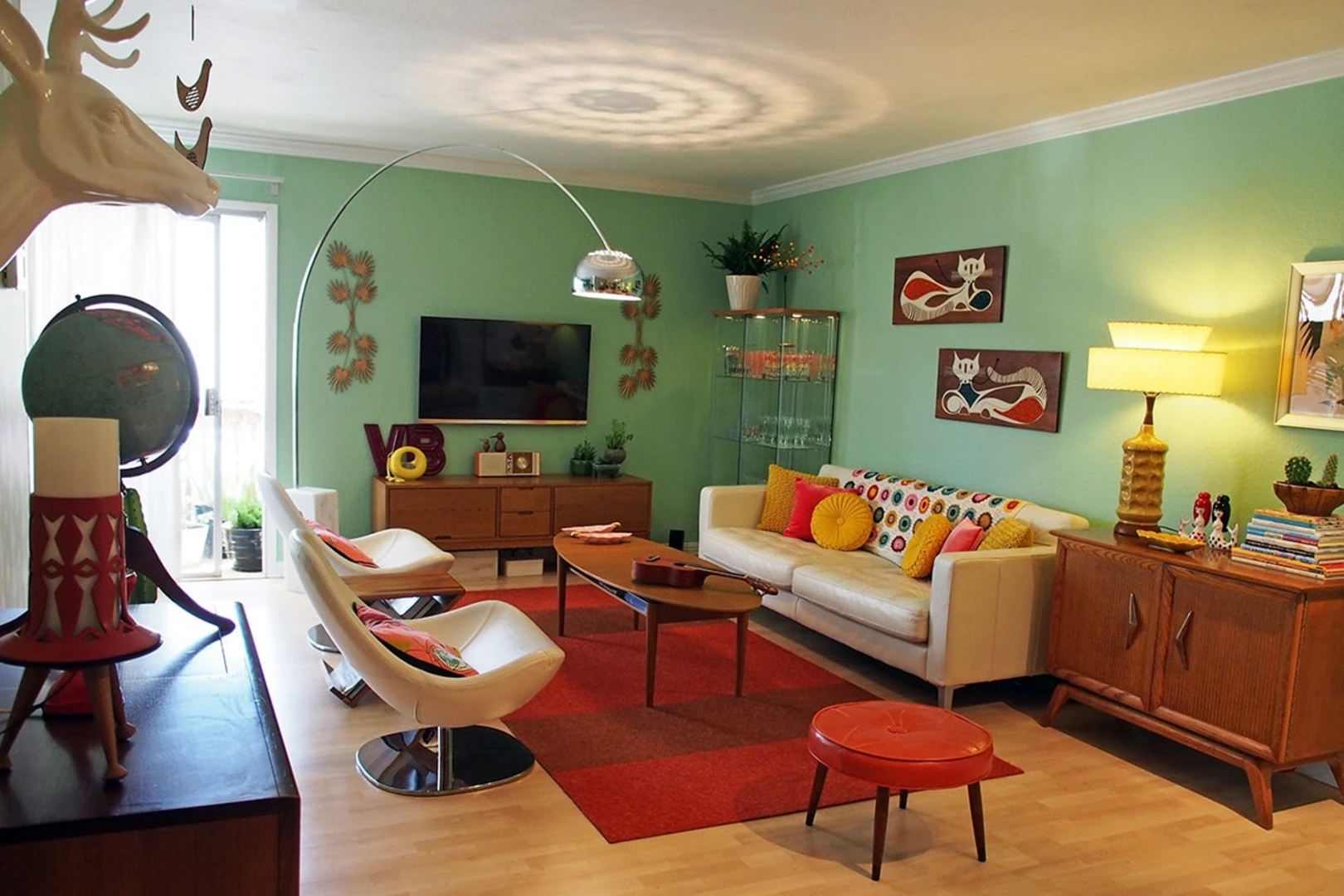 Nghệ thuật phối màu đầy táo bạo trong phong cách Retro