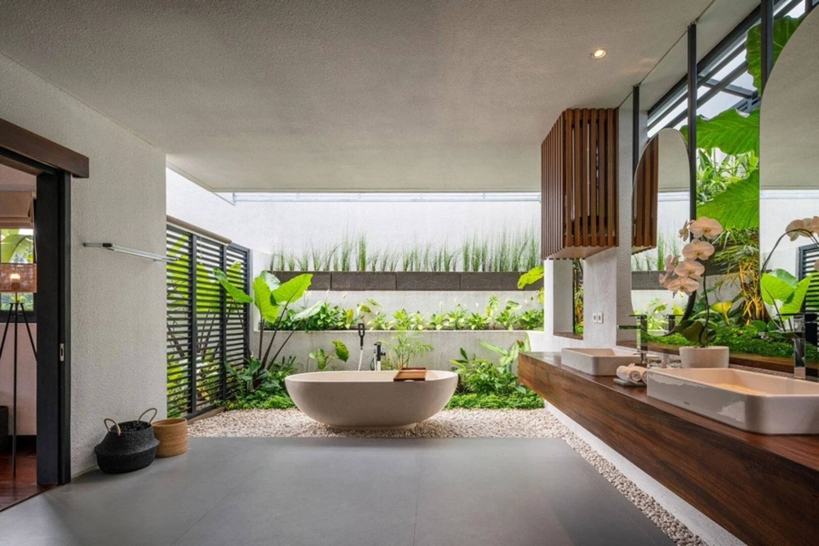 Phòng tắm đẹp trang trí cây xanh