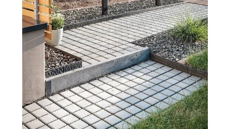 Đá cubic lát sân vườn